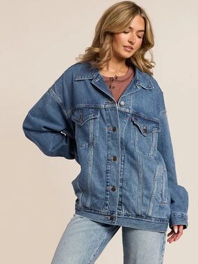 Oversized Levi’s Denim Trucker Jacket